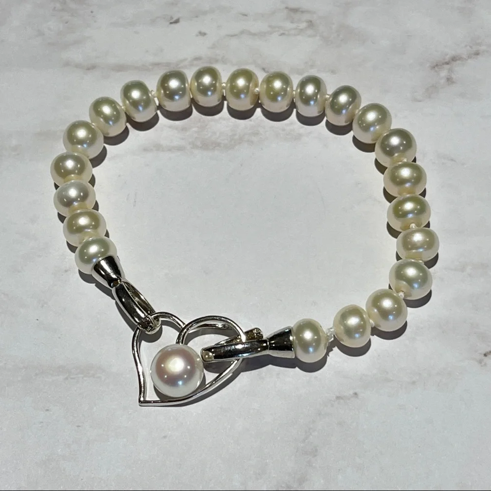 White Cultured Freshwater Pearl Bracelet W/ 925S Heart Shaped Pendant Clasp 7.5